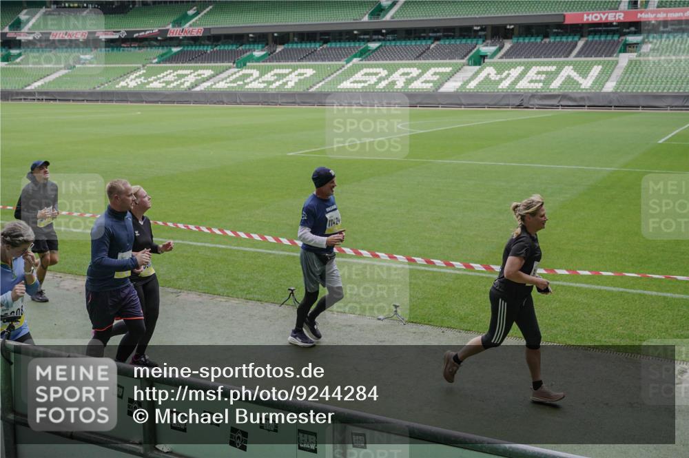 05.10.2025 - 20. swb-Marathon Bremen Michael Burmester http://msf.ph/oto/9244284 05.10.2025 10:36:33 Laufen im Stadion 7123, 7777, 7908, 8585, 9005, 9173, 9174, 9215, 9271, 9272, 9278, 9294, 9327, 9346, 9349, 9370, 9371, 9378, 9389, 9443, 9450, 9454, 9462, 9473, 9568, 9593, 9604, 9608, 9611, 9613, 9635, 9655, 9686, 9692, 9747, 9812, 9827, 9880, 9977, 9991, 10004, 10006, 10026, 10030, 10071, 10079, 10093, 10127, 10143, 10182, 10209, 10217, 10219, 10293, 10311, 10324, 10357, 10367, 10391, 10406, 10492, 10558, 10560, 10588, 10656, 10679, 10809, 10901, 7177, 9231, 9330 meine-sportfotos.de