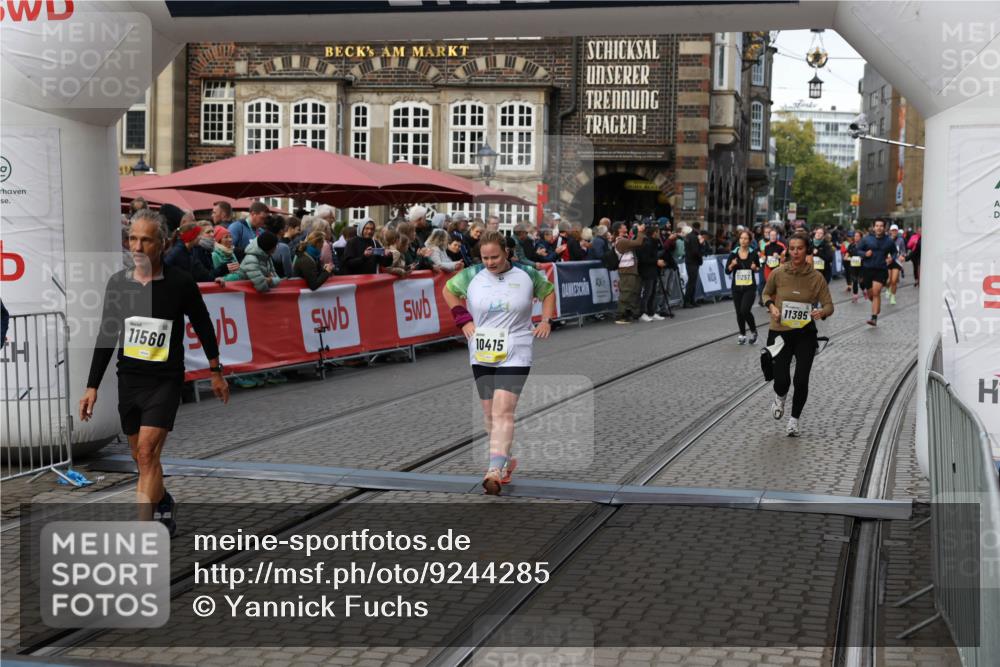 05.10.2025 - 20. swb-Marathon Bremen Yannick Fuchs http://msf.ph/oto/9244285 05.10.2025 11:11:09 Ziel 10415, 11395, 11560 meine-sportfotos.de