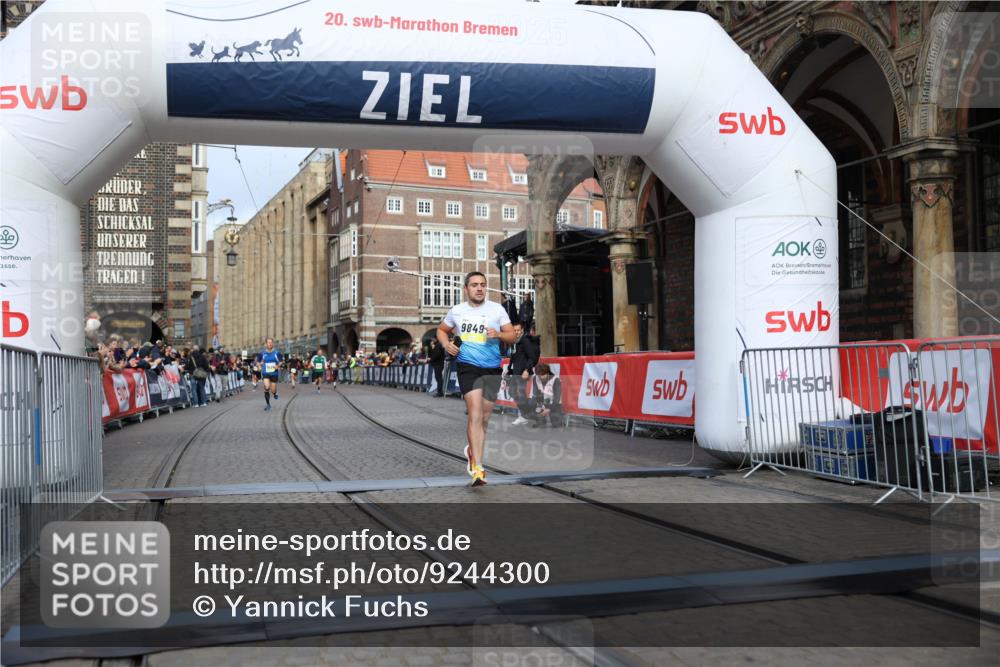05.10.2025 - 20. swb-Marathon Bremen Yannick Fuchs http://msf.ph/oto/9244300 05.10.2025 10:42:10 Ziel 9849, 10104, 10155, 10691 meine-sportfotos.de