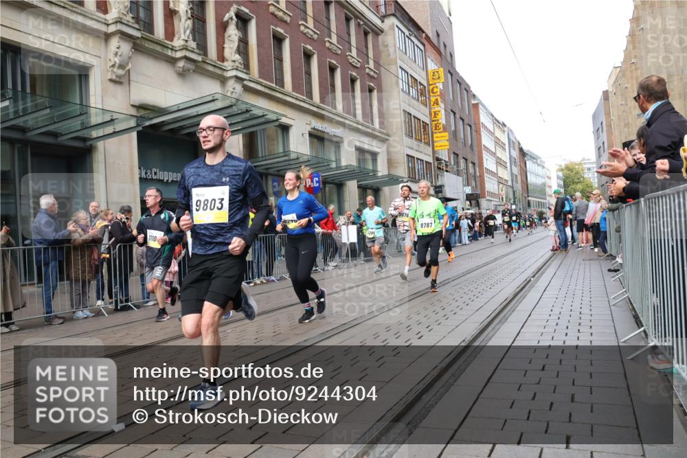 05.10.2025 - 20. swb-Marathon Bremen Strokosch-Dieckow http://msf.ph/oto/9244304 05.10.2025 10:49:52 Ziel 8866, 9485, 9579, 9645, 9676, 9689, 9693, 9740, 9787, 9803, 10022, 10246, 10356, 10400, 10443, 10537, 10543, 10868, 10923, 11022, 11104, 11208, 11288, 11295, 11460, 11621, 8866, 9485, 9579, 9645, 9676, 9689, 9693, 9740, 9787, 9803, 10022, 10246, 10356, 10400, 10443, 10537, 10543, 10868, 10923, 11022, 11104, 11208, 11288, 11295, 11460, 11621 meine-sportfotos.de
