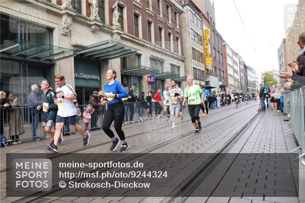 05.10.2025 - 20. swb-Marathon Bremen Strokosch-Dieckow http://msf.ph/oto/9244324 05.10.2025 10:49:52 Ziel 8866, 9485, 9579, 9645, 9676, 9689, 9693, 9740, 9787, 9803, 10022, 10246, 10356, 10400, 10443, 10537, 10543, 10868, 10923, 11022, 11104, 11208, 11288, 11295, 11460, 11621, 8866, 9485, 9579, 9645, 9676, 9689, 9693, 9740, 9787, 9803, 10022, 10246, 10356, 10400, 10443, 10537, 10543, 10868, 10923, 11022, 11104, 11208, 11288, 11295, 11460, 11621 meine-sportfotos.de