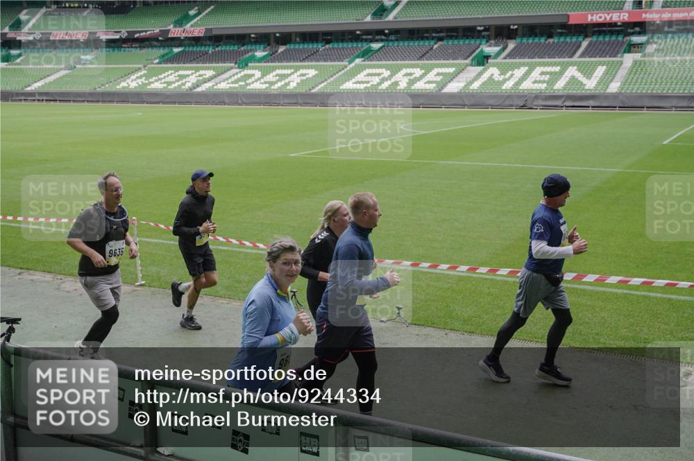 05.10.2025 - 20. swb-Marathon Bremen Michael Burmester http://msf.ph/oto/9244334 05.10.2025 10:36:34 Laufen im Stadion 7123, 7777, 7908, 8585, 9005, 9173, 9174, 9215, 9271, 9272, 9278, 9294, 9327, 9346, 9349, 9370, 9371, 9378, 9389, 9443, 9450, 9454, 9462, 9473, 9568, 9593, 9604, 9608, 9611, 9613, 9635, 9655, 9686, 9692, 9747, 9812, 9827, 9880, 9977, 9991, 10004, 10006, 10026, 10030, 10071, 10093, 10127, 10143, 10182, 10209, 10217, 10219, 10293, 10311, 10324, 10357, 10367, 10391, 10406, 10492, 10558, 10560, 10588, 10656, 10679, 10809, 10901, 7177, 9231, 9330 meine-sportfotos.de