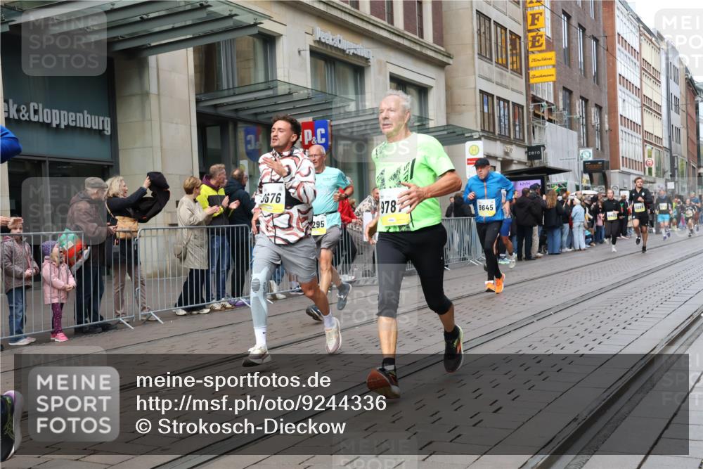 05.10.2025 - 20. swb-Marathon Bremen Strokosch-Dieckow http://msf.ph/oto/9244336 05.10.2025 10:49:53 Ziel 8866, 9485, 9579, 9645, 9676, 9689, 9740, 9787, 9803, 10022, 10246, 10356, 10400, 10443, 10537, 10868, 10923, 11022, 11104, 11208, 11254, 11288, 11295, 11298, 11460, 11531, 11621, 8866, 9485, 9579, 9645, 9676, 9689, 9740, 9787, 9803, 10022, 10246, 10356, 10400, 10443, 10537, 10868, 10923, 11022, 11104, 11208, 11254, 11288, 11295, 11298, 11460, 11531, 11621 meine-sportfotos.de