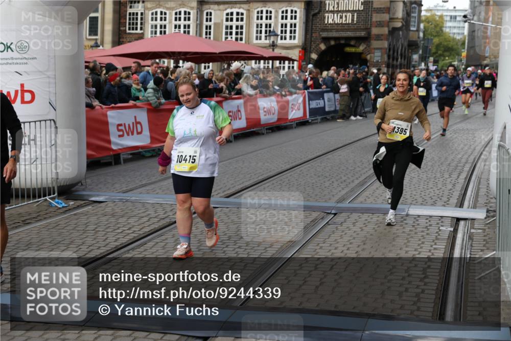 05.10.2025 - 20. swb-Marathon Bremen Yannick Fuchs http://msf.ph/oto/9244339 05.10.2025 11:11:11 Ziel 9664, 9948, 10415, 11257, 11395, 11560 meine-sportfotos.de