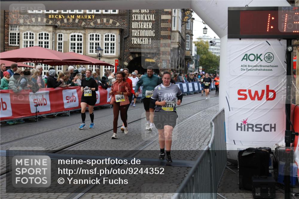05.10.2025 - 20. swb-Marathon Bremen Yannick Fuchs http://msf.ph/oto/9244352 05.10.2025 11:09:38 Ziel 9002, 9185, 9493, 9649, 9945, 10074, 10214, 10419, 10865, 11037, 11218, 11447, 11526, 11614 meine-sportfotos.de