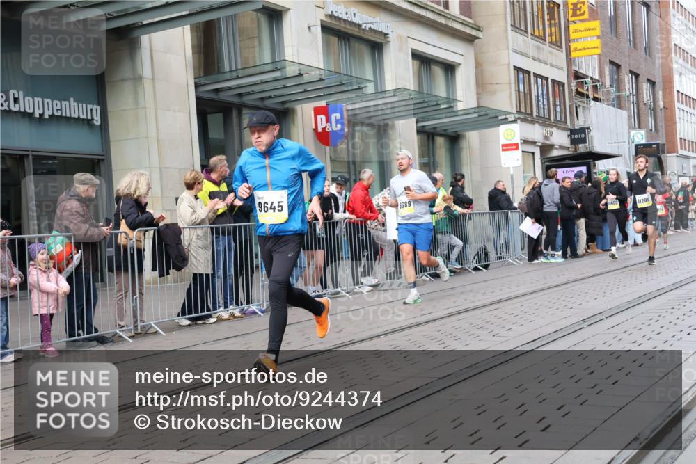 05.10.2025 - 20. swb-Marathon Bremen Strokosch-Dieckow http://msf.ph/oto/9244374 05.10.2025 10:49:54 Ziel 8866, 9485, 9579, 9645, 9676, 9689, 9740, 9787, 10022, 10246, 10356, 10400, 10443, 10537, 10868, 10923, 11022, 11104, 11208, 11254, 11288, 11295, 11298, 11460, 11531, 11621, 11740, 8866, 9485, 9579, 9645, 9676, 9689, 9740, 9787, 10022, 10246, 10356, 10400, 10443, 10537, 10868, 10923, 11022, 11104, 11208, 11254, 11288, 11295, 11298, 11460, 11531, 11621, 11740 meine-sportfotos.de
