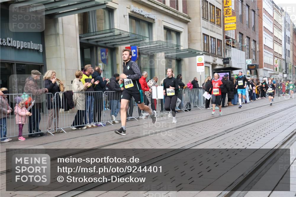 05.10.2025 - 20. swb-Marathon Bremen Strokosch-Dieckow http://msf.ph/oto/9244401 05.10.2025 10:49:57 Ziel 8866, 9485, 9579, 9645, 9689, 9740, 9787, 10022, 10066, 10246, 10356, 10400, 10443, 10537, 10638, 10923, 11022, 11104, 11208, 11239, 11241, 11254, 11288, 11295, 11298, 11344, 11460, 11531, 11621, 11660, 11740, 8866, 9485, 9579, 9645, 9689, 9740, 9787, 10022, 10066, 10246, 10356, 10400, 10443, 10537, 10638, 10923, 11022, 11104, 11208, 11239, 11241, 11254, 11288, 11295, 11298, 11344, 11460, 11531, 11621, 11660, 11740 meine-sportfotos.de