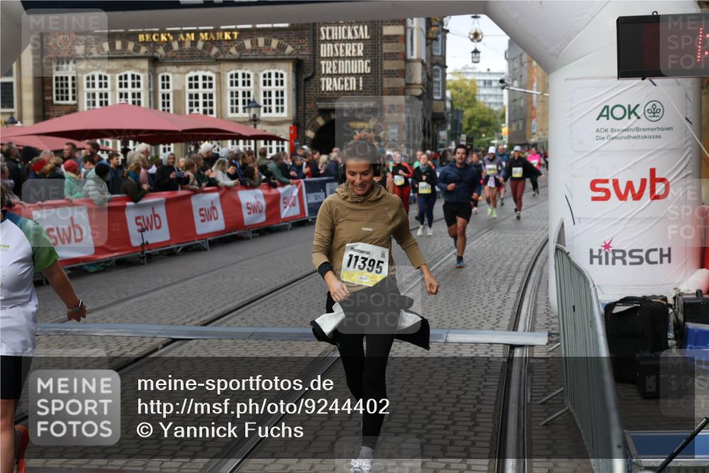 05.10.2025 - 20. swb-Marathon Bremen Yannick Fuchs http://msf.ph/oto/9244402 05.10.2025 11:11:12 Ziel 9664, 9948, 10415, 11257, 11395, 11560 meine-sportfotos.de