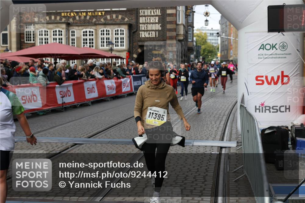 05.10.2025 - 20. swb-Marathon Bremen Yannick Fuchs http://msf.ph/oto/9244412 05.10.2025 11:11:12 Ziel 9664, 9948, 10415, 11257, 11395, 11560 meine-sportfotos.de