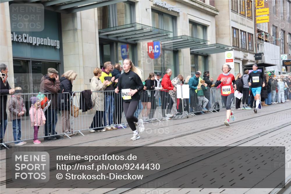 05.10.2025 - 20. swb-Marathon Bremen Strokosch-Dieckow http://msf.ph/oto/9244430 05.10.2025 10:49:58 Ziel 8866, 9485, 9579, 9645, 9689, 9740, 9787, 10022, 10066, 10246, 10356, 10400, 10443, 10537, 10638, 10923, 11022, 11104, 11208, 11239, 11241, 11254, 11288, 11295, 11298, 11344, 11460, 11531, 11660, 11740, 8866, 9485, 9579, 9645, 9689, 9740, 9787, 10022, 10066, 10246, 10356, 10400, 10443, 10537, 10638, 10923, 11022, 11104, 11208, 11239, 11241, 11254, 11288, 11295, 11298, 11344, 11460, 11531, 11660, 11740 meine-sportfotos.de
