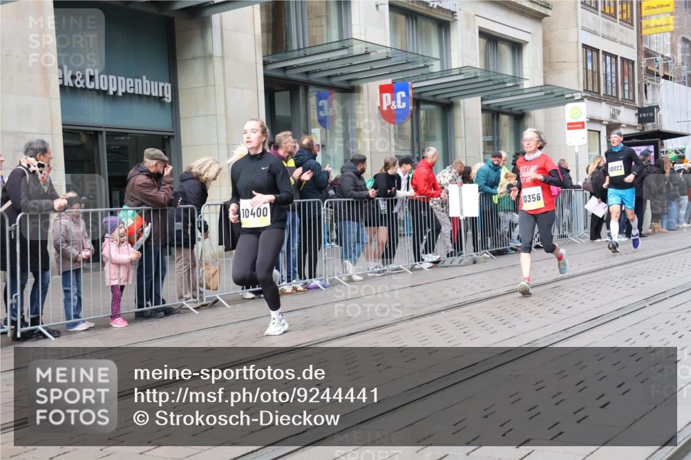 05.10.2025 - 20. swb-Marathon Bremen Strokosch-Dieckow http://msf.ph/oto/9244441 05.10.2025 10:49:58 Ziel 8866, 9485, 9579, 9645, 9689, 9740, 9787, 10022, 10066, 10246, 10356, 10400, 10443, 10537, 10638, 10923, 11022, 11104, 11208, 11239, 11241, 11254, 11288, 11295, 11298, 11344, 11460, 11531, 11660, 11740, 8866, 9485, 9579, 9645, 9689, 9740, 9787, 10022, 10066, 10246, 10356, 10400, 10443, 10537, 10638, 10923, 11022, 11104, 11208, 11239, 11241, 11254, 11288, 11295, 11298, 11344, 11460, 11531, 11660, 11740 meine-sportfotos.de