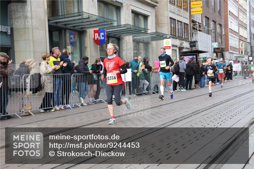 05.10.2025 - 20. swb-Marathon Bremen Strokosch-Dieckow http://msf.ph/oto/9244453 05.10.2025 10:49:59 Ziel 8866, 9337, 9485, 9579, 9645, 9689, 9740, 9787, 10022, 10066, 10199, 10246, 10356, 10400, 10443, 10537, 10638, 10923, 11022, 11104, 11208, 11239, 11241, 11254, 11288, 11295, 11298, 11344, 11460, 11531, 11660, 11740, 8866, 9337, 9485, 9579, 9645, 9689, 9740, 9787, 10022, 10066, 10199, 10246, 10356, 10400, 10443, 10537, 10638, 10923, 11022, 11104, 11208, 11239, 11241, 11254, 11288, 11295, 11298, 11344, 11460, 11531, 11660, 11740 meine-sportfotos.de