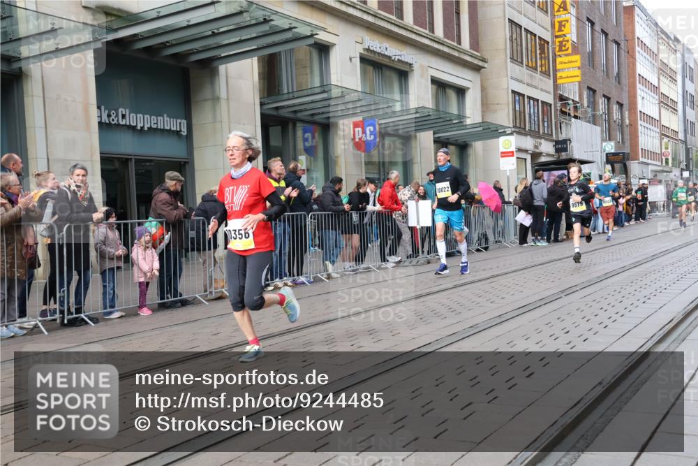 05.10.2025 - 20. swb-Marathon Bremen Strokosch-Dieckow http://msf.ph/oto/9244485 05.10.2025 10:49:59 Ziel 8866, 9337, 9485, 9579, 9645, 9689, 9740, 9787, 10022, 10066, 10199, 10246, 10356, 10400, 10443, 10537, 10638, 10923, 11022, 11104, 11208, 11239, 11241, 11254, 11288, 11295, 11298, 11344, 11460, 11531, 11660, 11740, 8866, 9337, 9485, 9579, 9645, 9689, 9740, 9787, 10022, 10066, 10199, 10246, 10356, 10400, 10443, 10537, 10638, 10923, 11022, 11104, 11208, 11239, 11241, 11254, 11288, 11295, 11298, 11344, 11460, 11531, 11660, 11740 meine-sportfotos.de