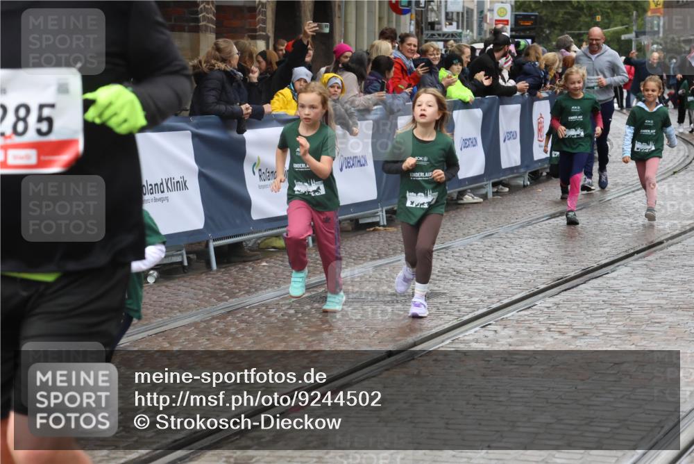05.10.2025 - 20. swb-Marathon Bremen Strokosch-Dieckow http://msf.ph/oto/9244502 05.10.2025 15:23:20 Ziel 285, 388, 389, 709 meine-sportfotos.de
