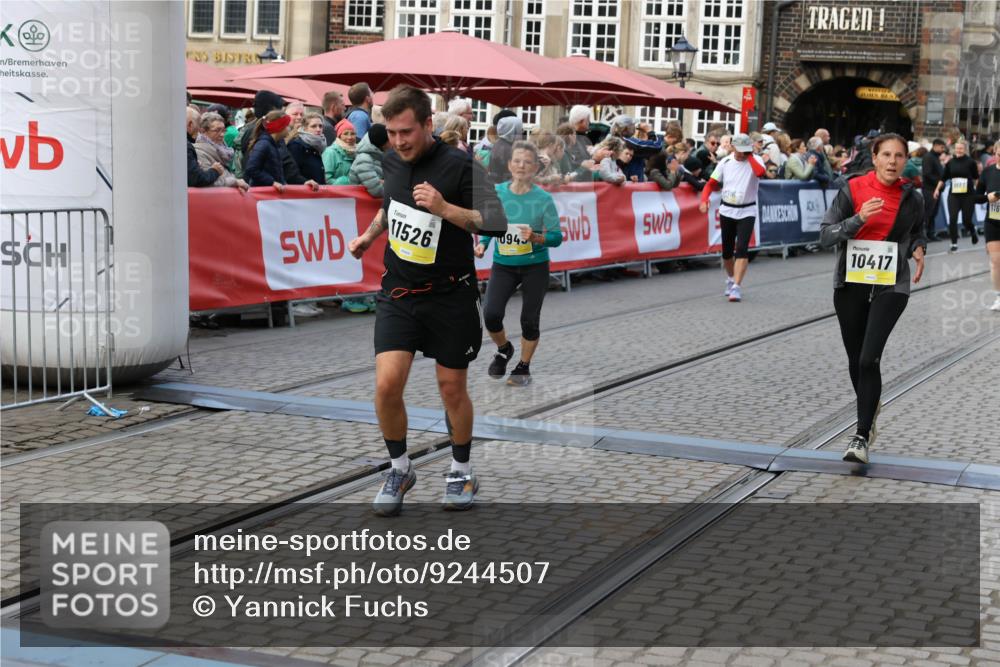 05.10.2025 - 20. swb-Marathon Bremen Yannick Fuchs http://msf.ph/oto/9244507 05.10.2025 11:09:43 Ziel 9002, 9185, 10074, 10417, 10419, 10865, 10943, 11447, 11526, 11614, 11664 meine-sportfotos.de