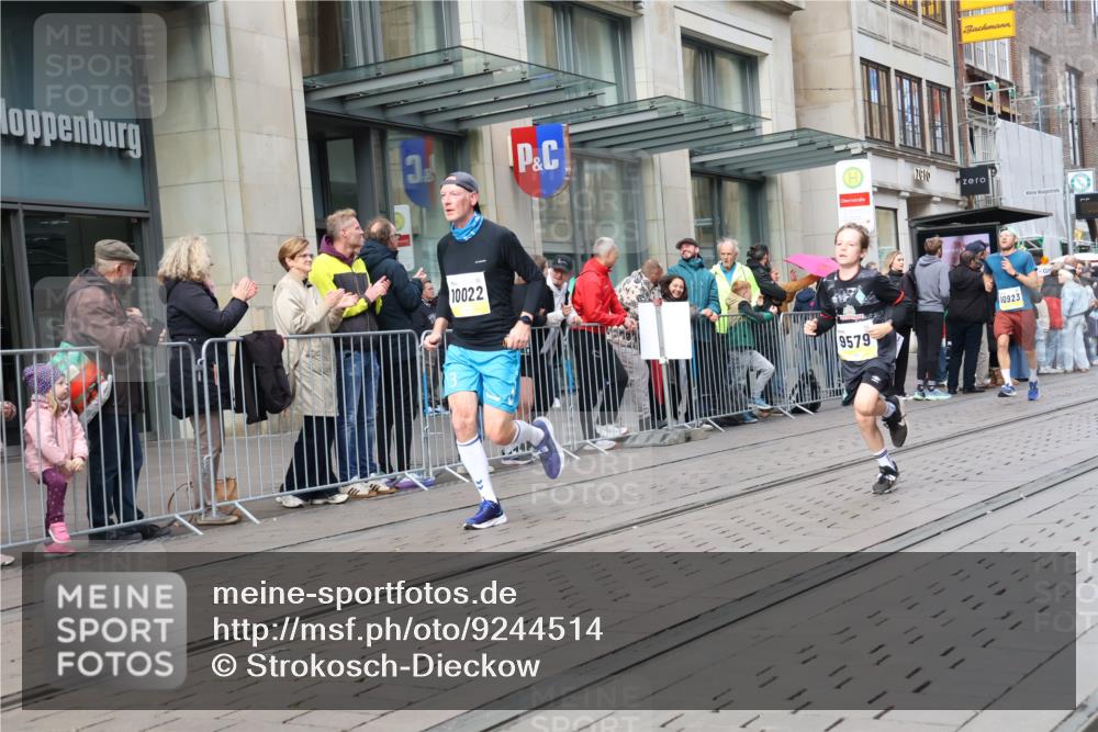 05.10.2025 - 20. swb-Marathon Bremen Strokosch-Dieckow http://msf.ph/oto/9244514 05.10.2025 10:50:00 Ziel 8866, 9337, 9579, 9645, 9689, 9740, 10022, 10066, 10199, 10246, 10356, 10400, 10443, 10537, 10638, 10923, 11022, 11104, 11239, 11241, 11254, 11298, 11344, 11460, 11531, 11660, 11740, 8866, 9337, 9579, 9645, 9689, 9740, 10022, 10066, 10199, 10246, 10356, 10400, 10443, 10537, 10638, 10923, 11022, 11104, 11239, 11241, 11254, 11298, 11344, 11460, 11531, 11660, 11740 meine-sportfotos.de