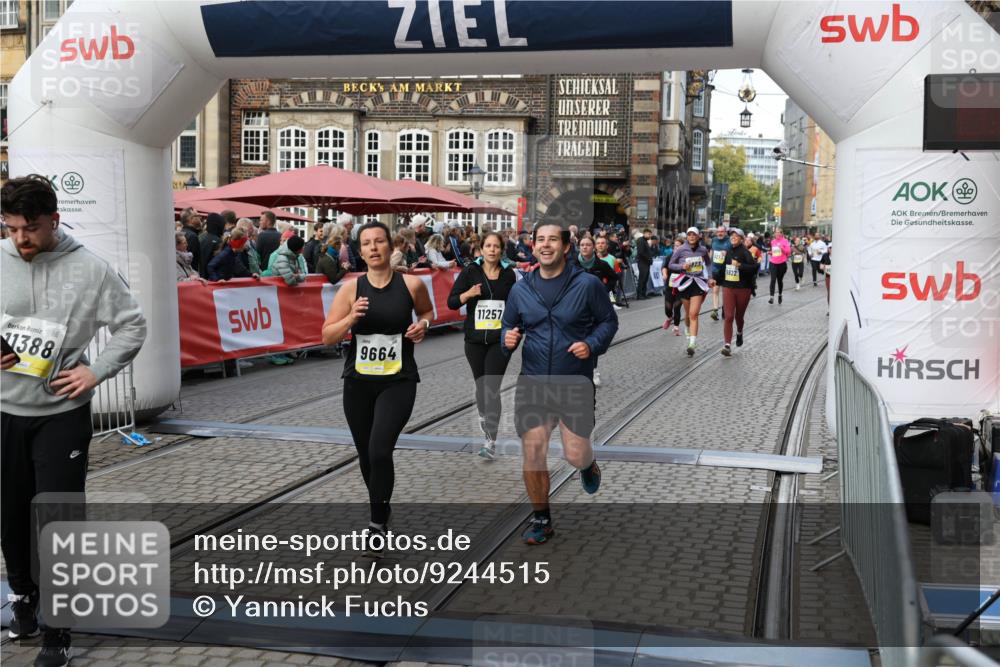 05.10.2025 - 20. swb-Marathon Bremen Yannick Fuchs http://msf.ph/oto/9244515 05.10.2025 11:11:15 Ziel 8865, 9245, 9664, 9822, 9823, 9836, 9837, 9948, 10415, 11257, 11395 meine-sportfotos.de
