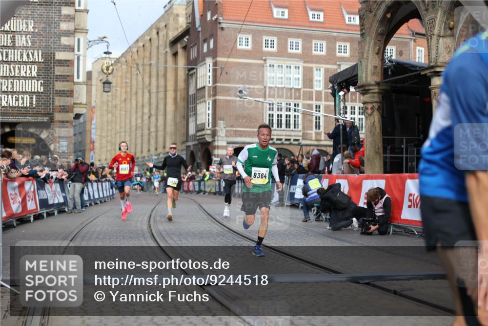 05.10.2025 - 20. swb-Marathon Bremen Yannick Fuchs http://msf.ph/oto/9244518 05.10.2025 10:42:17 Ziel 8187, 9364, 9504, 9849, 10838 meine-sportfotos.de