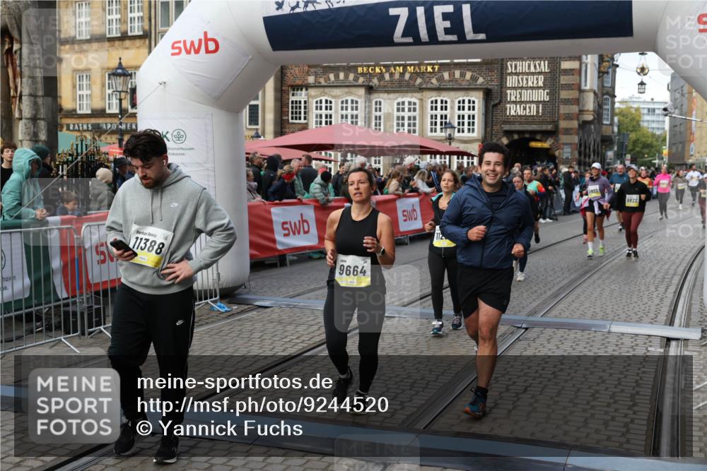05.10.2025 - 20. swb-Marathon Bremen Yannick Fuchs http://msf.ph/oto/9244520 05.10.2025 11:11:15 Ziel 8865, 9245, 9664, 9822, 9823, 9836, 9837, 9948, 10415, 11257, 11395 meine-sportfotos.de