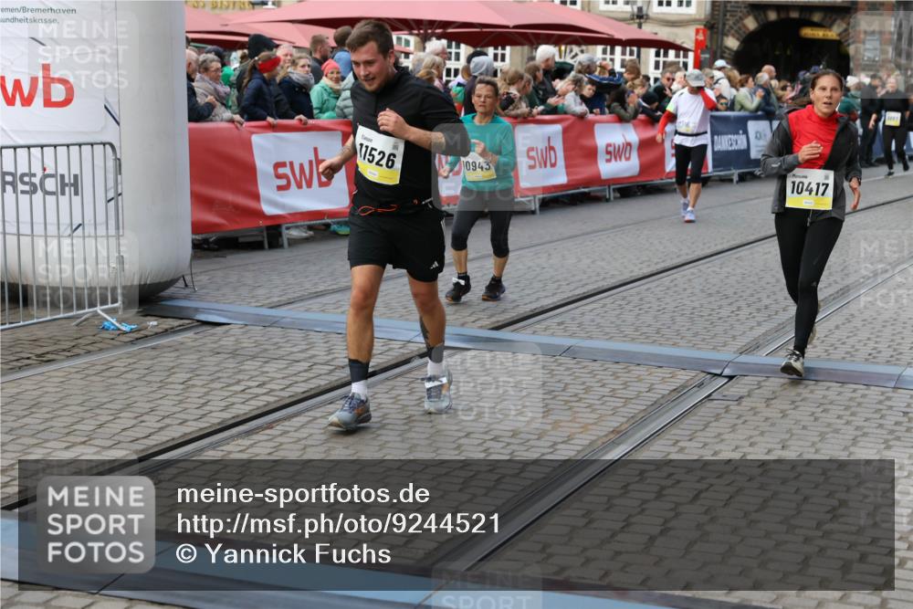 05.10.2025 - 20. swb-Marathon Bremen Yannick Fuchs http://msf.ph/oto/9244521 05.10.2025 11:09:43 Ziel 9002, 9185, 10074, 10417, 10419, 10865, 10943, 11447, 11526, 11614, 11664 meine-sportfotos.de