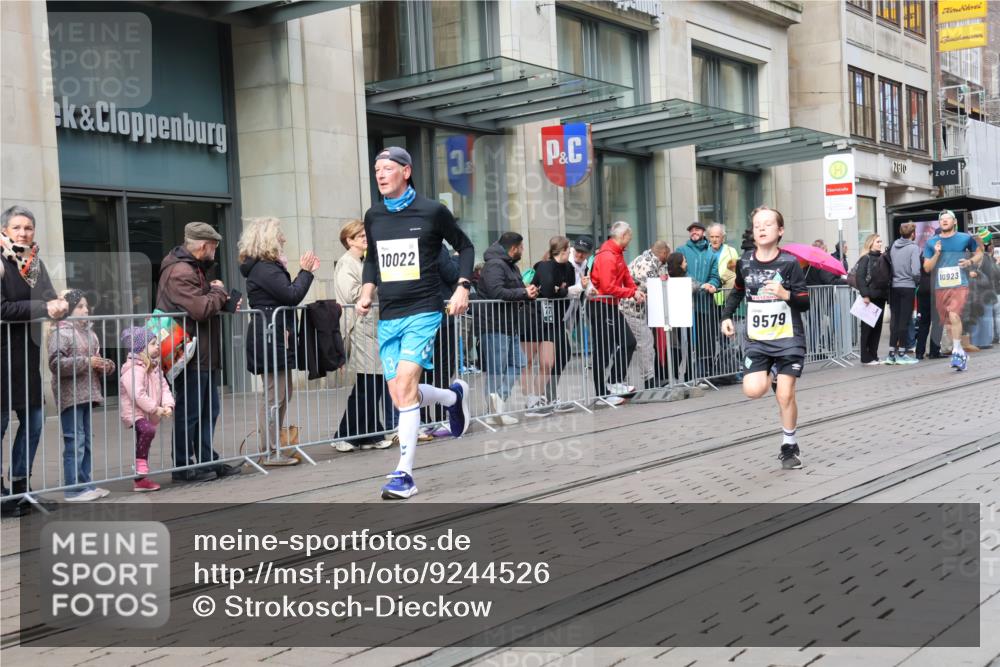 05.10.2025 - 20. swb-Marathon Bremen Strokosch-Dieckow http://msf.ph/oto/9244526 05.10.2025 10:50:01 Ziel 8866, 9337, 9579, 9645, 9689, 9740, 10022, 10066, 10199, 10356, 10400, 10443, 10537, 10638, 10923, 11022, 11104, 11239, 11241, 11254, 11298, 11344, 11460, 11531, 11660, 11740, 8866, 9337, 9579, 9645, 9689, 9740, 10022, 10066, 10199, 10356, 10400, 10443, 10537, 10638, 10923, 11022, 11104, 11239, 11241, 11254, 11298, 11344, 11460, 11531, 11660, 11740 meine-sportfotos.de