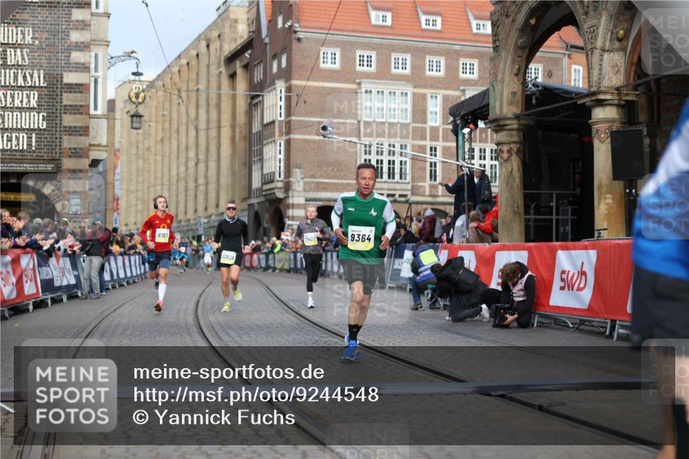 05.10.2025 - 20. swb-Marathon Bremen Yannick Fuchs http://msf.ph/oto/9244548 05.10.2025 10:42:17 Ziel 8187, 9364, 9504, 9849, 10838 meine-sportfotos.de