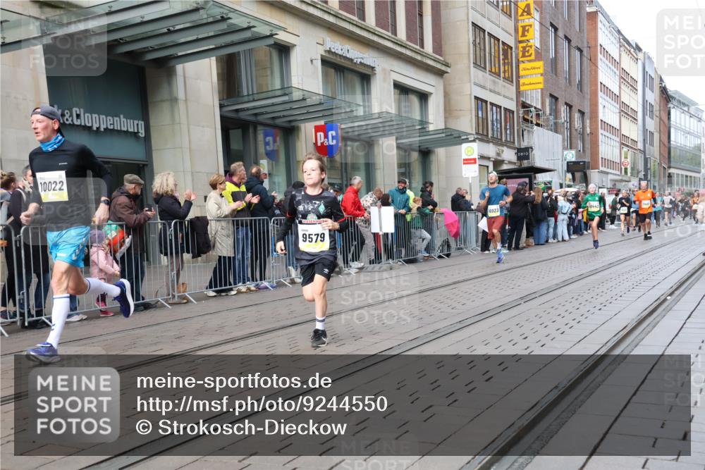 05.10.2025 - 20. swb-Marathon Bremen Strokosch-Dieckow http://msf.ph/oto/9244550 05.10.2025 10:50:01 Ziel 8866, 9337, 9579, 9645, 9689, 9740, 10022, 10066, 10199, 10356, 10400, 10443, 10537, 10638, 10923, 11022, 11104, 11239, 11241, 11254, 11298, 11344, 11460, 11531, 11660, 11740, 8866, 9337, 9579, 9645, 9689, 9740, 10022, 10066, 10199, 10356, 10400, 10443, 10537, 10638, 10923, 11022, 11104, 11239, 11241, 11254, 11298, 11344, 11460, 11531, 11660, 11740 meine-sportfotos.de