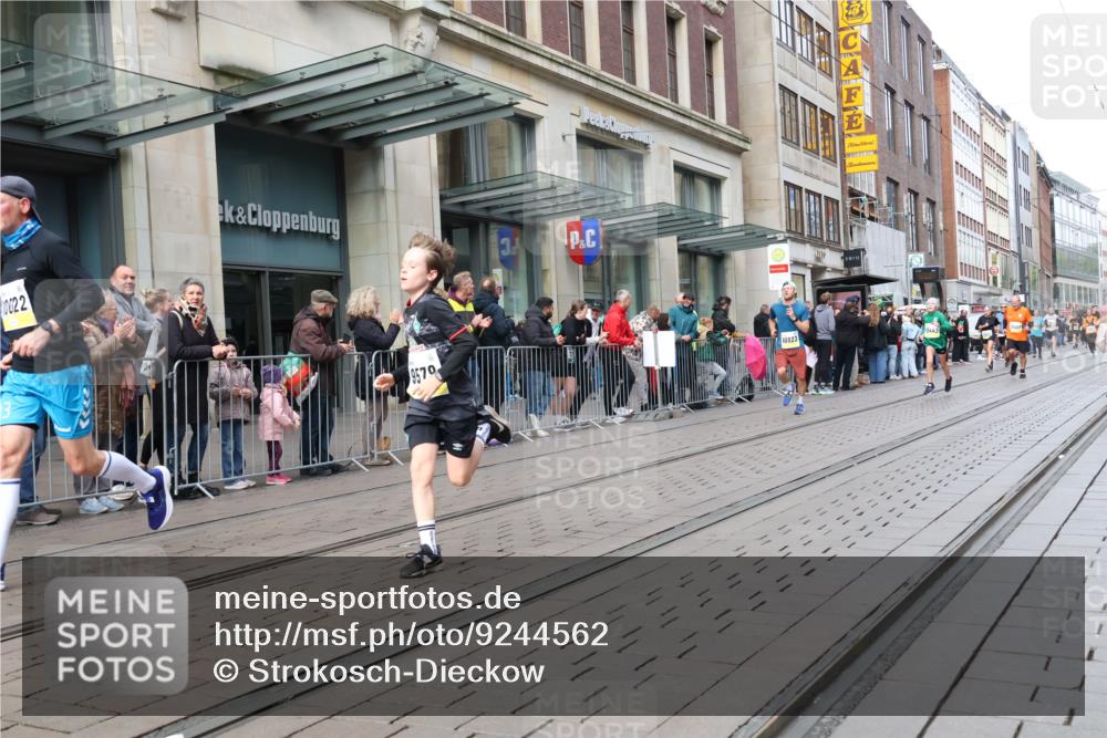 05.10.2025 - 20. swb-Marathon Bremen Strokosch-Dieckow http://msf.ph/oto/9244562 05.10.2025 10:50:02 Ziel 8866, 9267, 9337, 9579, 9645, 9689, 9740, 10022, 10066, 10199, 10356, 10400, 10443, 10537, 10638, 10923, 11022, 11104, 11239, 11241, 11254, 11298, 11344, 11460, 11531, 11660, 11740, 8866, 9267, 9337, 9579, 9645, 9689, 9740, 10022, 10066, 10199, 10356, 10400, 10443, 10537, 10638, 10923, 11022, 11104, 11239, 11241, 11254, 11298, 11344, 11460, 11531, 11660, 11740 meine-sportfotos.de