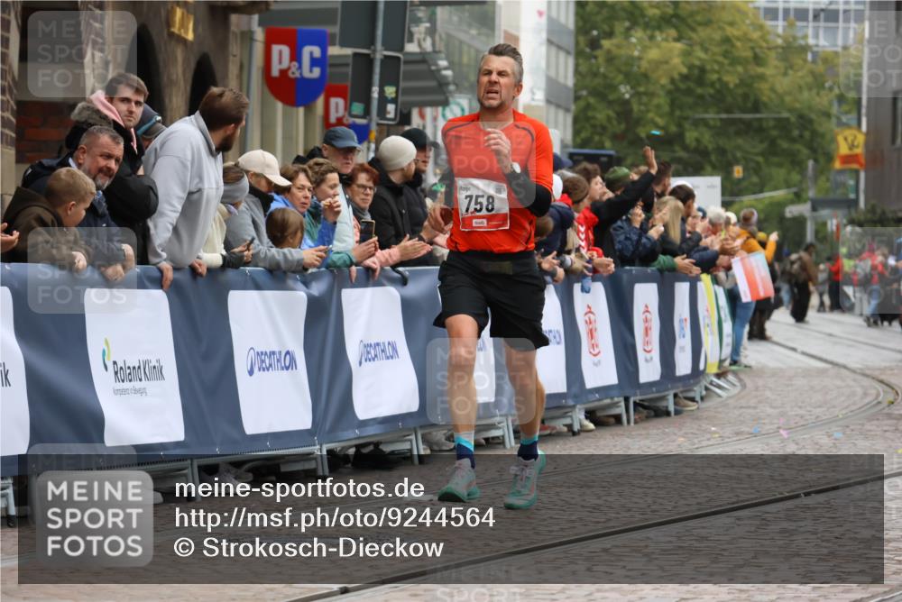 05.10.2025 - 20. swb-Marathon Bremen Strokosch-Dieckow http://msf.ph/oto/9244564 05.10.2025 12:46:03 Ziel 758, 1668 meine-sportfotos.de