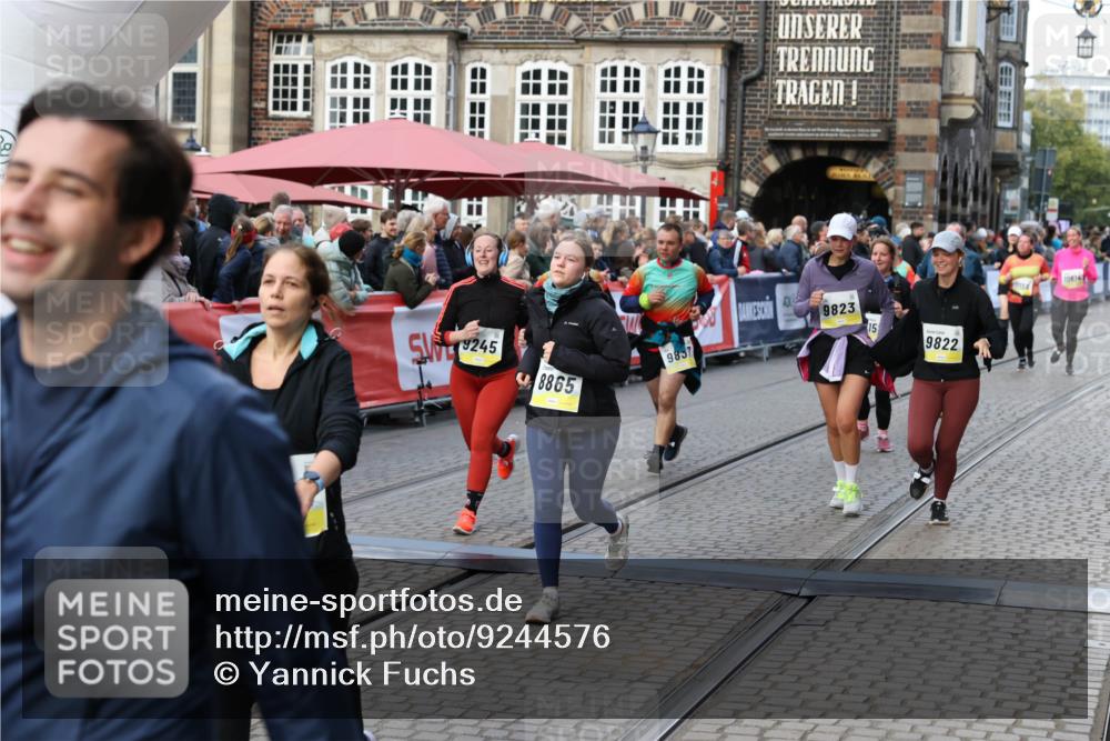 05.10.2025 - 20. swb-Marathon Bremen Yannick Fuchs http://msf.ph/oto/9244576 05.10.2025 11:11:17 Ziel 8865, 9245, 9273, 9664, 9822, 9823, 9836, 9837, 9948, 11257, 11395, 11580 meine-sportfotos.de