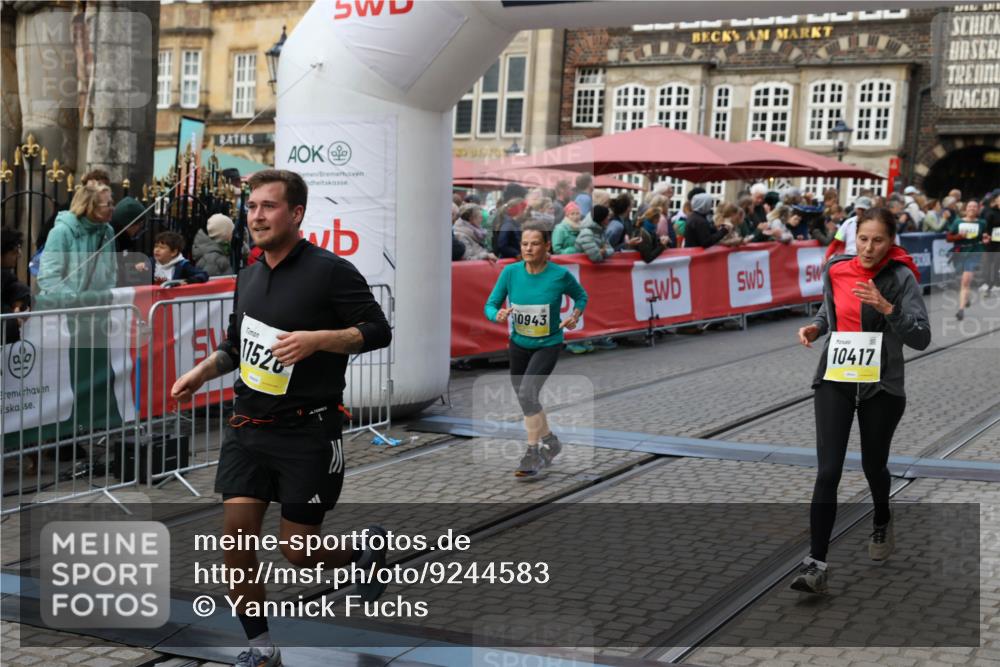 05.10.2025 - 20. swb-Marathon Bremen Yannick Fuchs http://msf.ph/oto/9244583 05.10.2025 11:09:44 Ziel 9185, 10074, 10245, 10417, 10419, 10865, 10943, 11407, 11447, 11526, 11614, 11664 meine-sportfotos.de