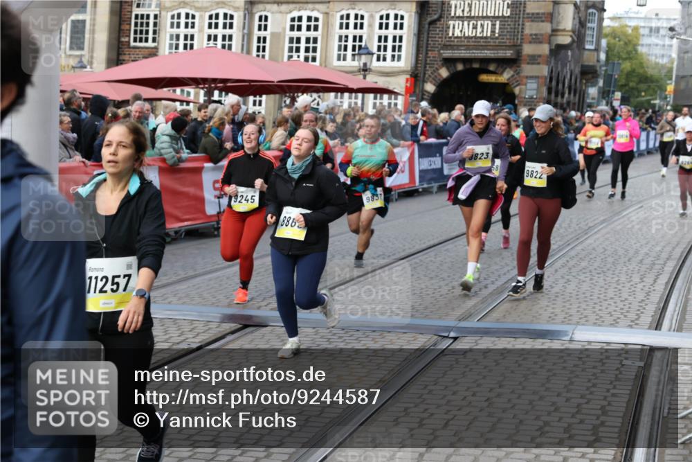 05.10.2025 - 20. swb-Marathon Bremen Yannick Fuchs http://msf.ph/oto/9244587 05.10.2025 11:11:17 Ziel 8865, 9245, 9273, 9664, 9822, 9823, 9836, 9837, 9948, 11257, 11395, 11580 meine-sportfotos.de