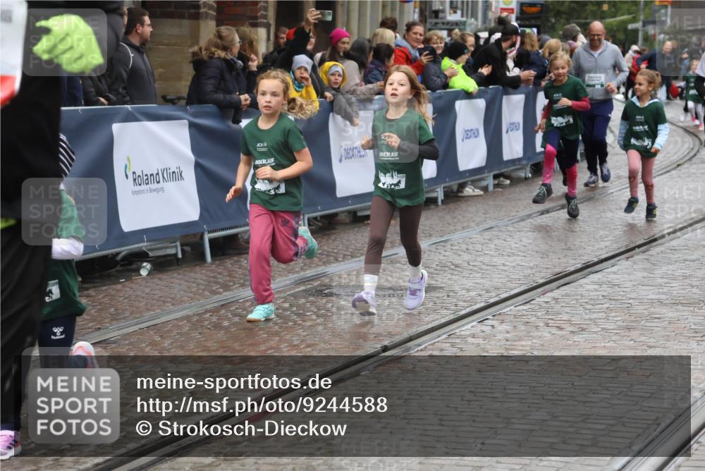 05.10.2025 - 20. swb-Marathon Bremen Strokosch-Dieckow http://msf.ph/oto/9244588 05.10.2025 15:23:21 Ziel 285, 388, 389, 709 meine-sportfotos.de