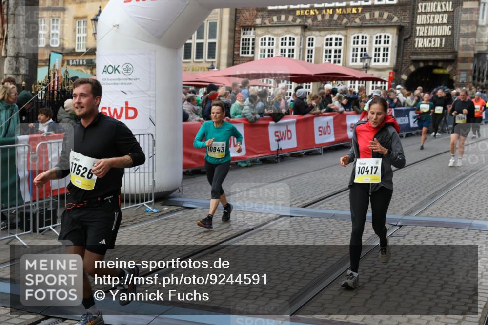 05.10.2025 - 20. swb-Marathon Bremen Yannick Fuchs http://msf.ph/oto/9244591 05.10.2025 11:09:44 Ziel 9185, 10074, 10245, 10417, 10419, 10865, 10943, 11407, 11447, 11526, 11614, 11664 meine-sportfotos.de