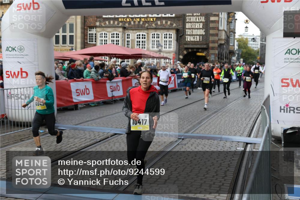 05.10.2025 - 20. swb-Marathon Bremen Yannick Fuchs http://msf.ph/oto/9244599 05.10.2025 11:09:44 Ziel 9185, 10074, 10245, 10417, 10419, 10865, 10943, 11407, 11447, 11526, 11614, 11664 meine-sportfotos.de