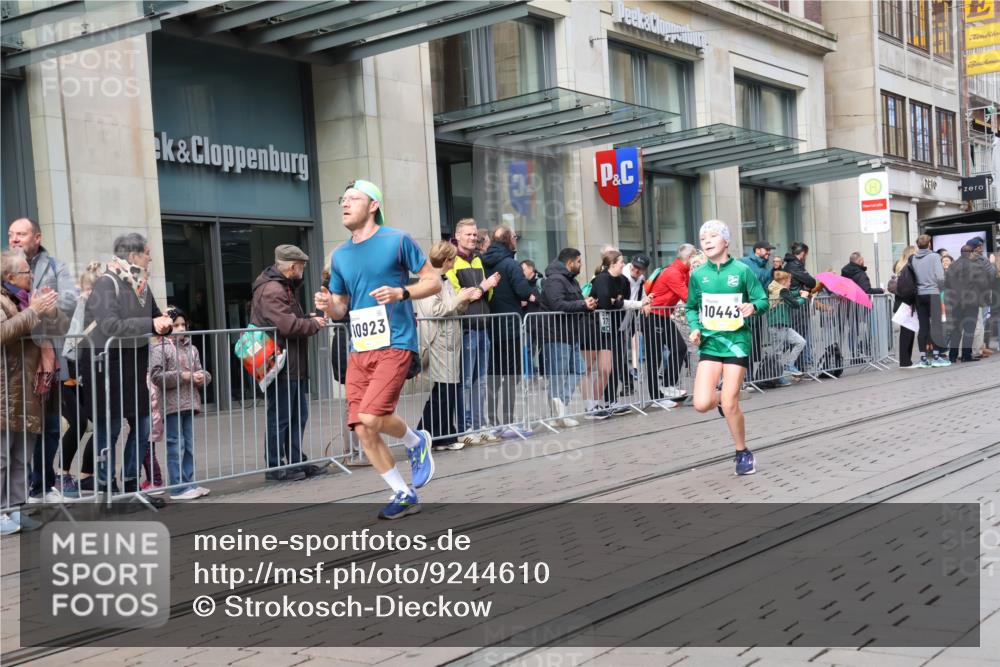 05.10.2025 - 20. swb-Marathon Bremen Strokosch-Dieckow http://msf.ph/oto/9244610 05.10.2025 10:50:04 Ziel 8866, 9267, 9299, 9337, 9579, 9689, 9740, 9986, 10022, 10066, 10199, 10251, 10356, 10400, 10443, 10537, 10638, 10923, 11022, 11239, 11241, 11254, 11298, 11344, 11460, 11466, 11531, 11660, 11740, 8866, 9267, 9299, 9337, 9579, 9689, 9740, 9986, 10022, 10066, 10199, 10251, 10356, 10400, 10443, 10537, 10638, 10923, 11022, 11239, 11241, 11254, 11298, 11344, 11460, 11466, 11531, 11660, 11740 meine-sportfotos.de