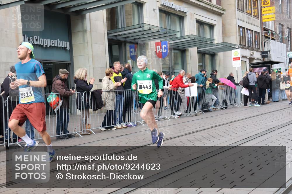 05.10.2025 - 20. swb-Marathon Bremen Strokosch-Dieckow http://msf.ph/oto/9244623 05.10.2025 10:50:04 Ziel 8866, 9267, 9299, 9337, 9579, 9689, 9740, 9986, 10022, 10066, 10199, 10251, 10356, 10400, 10443, 10537, 10638, 10923, 11022, 11239, 11241, 11254, 11298, 11344, 11460, 11466, 11531, 11660, 11740, 8866, 9267, 9299, 9337, 9579, 9689, 9740, 9986, 10022, 10066, 10199, 10251, 10356, 10400, 10443, 10537, 10638, 10923, 11022, 11239, 11241, 11254, 11298, 11344, 11460, 11466, 11531, 11660, 11740 meine-sportfotos.de
