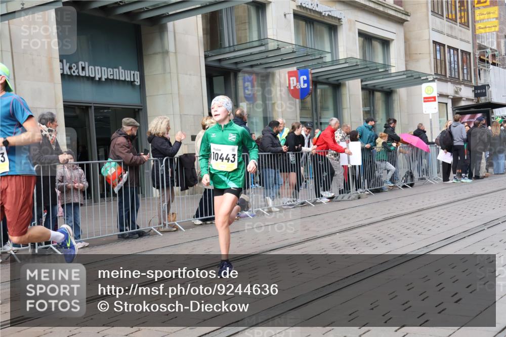 05.10.2025 - 20. swb-Marathon Bremen Strokosch-Dieckow http://msf.ph/oto/9244636 05.10.2025 10:50:05 Ziel 8866, 9267, 9299, 9337, 9579, 9689, 9740, 9986, 10022, 10066, 10199, 10251, 10356, 10400, 10443, 10537, 10638, 10923, 11022, 11239, 11241, 11254, 11298, 11344, 11460, 11466, 11531, 11660, 11740, 8866, 9267, 9299, 9337, 9579, 9689, 9740, 9986, 10022, 10066, 10199, 10251, 10356, 10400, 10443, 10537, 10638, 10923, 11022, 11239, 11241, 11254, 11298, 11344, 11460, 11466, 11531, 11660, 11740 meine-sportfotos.de