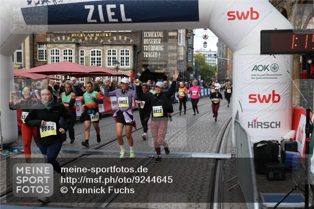 05.10.2025 - 20. swb-Marathon Bremen Yannick Fuchs http://msf.ph/oto/9244645 05.10.2025 11:11:18 Ziel 8865, 9245, 9264, 9273, 9664, 9822, 9823, 9836, 9837, 9948, 10614, 11257, 11580 meine-sportfotos.de