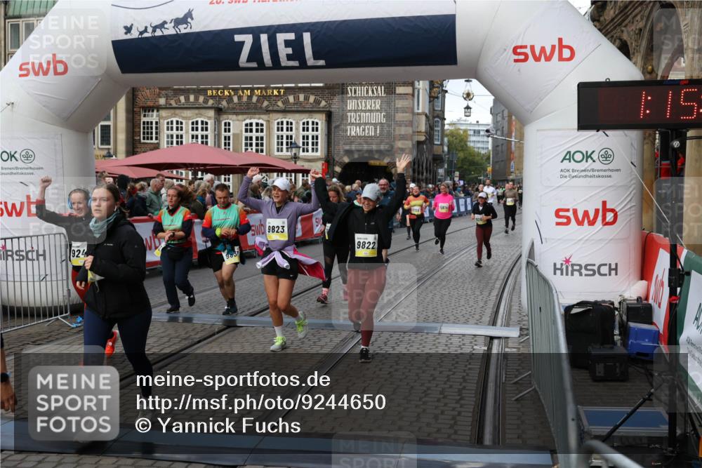 05.10.2025 - 20. swb-Marathon Bremen Yannick Fuchs http://msf.ph/oto/9244650 05.10.2025 11:11:18 Ziel 8865, 9245, 9264, 9273, 9664, 9822, 9823, 9836, 9837, 9948, 10614, 11257, 11580 meine-sportfotos.de