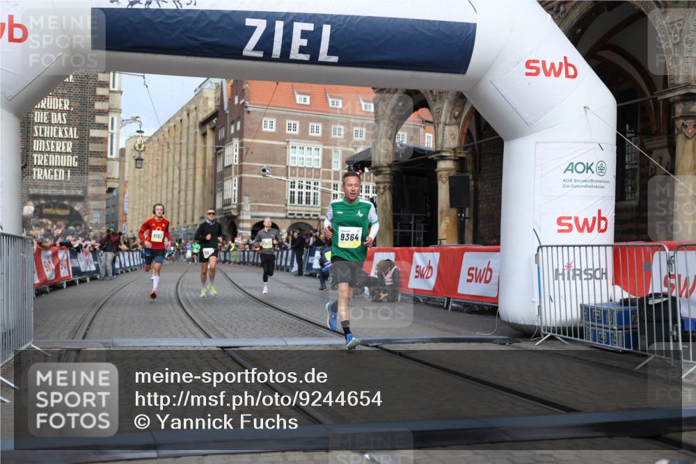 05.10.2025 - 20. swb-Marathon Bremen Yannick Fuchs http://msf.ph/oto/9244654 05.10.2025 10:42:18 Ziel 8187, 9364, 9504, 10838, 11422 meine-sportfotos.de