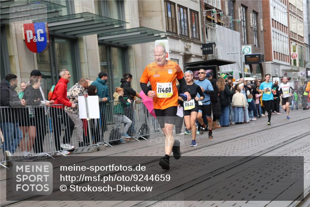 05.10.2025 - 20. swb-Marathon Bremen Strokosch-Dieckow http://msf.ph/oto/9244659 05.10.2025 10:50:06 Ziel 8866, 9267, 9299, 9337, 9578, 9579, 9740, 9986, 10022, 10066, 10199, 10251, 10356, 10400, 10443, 10537, 10638, 10923, 11022, 11239, 11241, 11254, 11298, 11344, 11460, 11466, 11531, 11660, 11740, 8866, 9267, 9299, 9337, 9578, 9579, 9740, 9986, 10022, 10066, 10199, 10251, 10356, 10400, 10443, 10537, 10638, 10923, 11022, 11239, 11241, 11254, 11298, 11344, 11460, 11466, 11531, 11660, 11740 meine-sportfotos.de