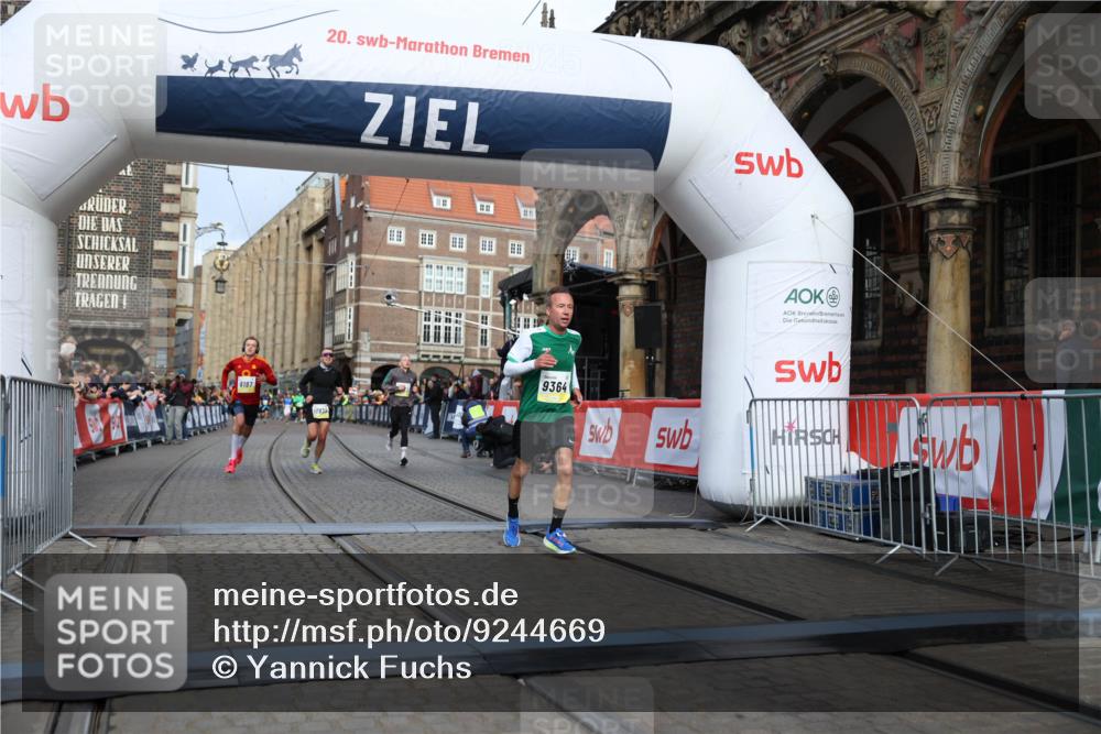 05.10.2025 - 20. swb-Marathon Bremen Yannick Fuchs http://msf.ph/oto/9244669 05.10.2025 10:42:18 Ziel 8187, 9364, 9504, 10838, 11422 meine-sportfotos.de
