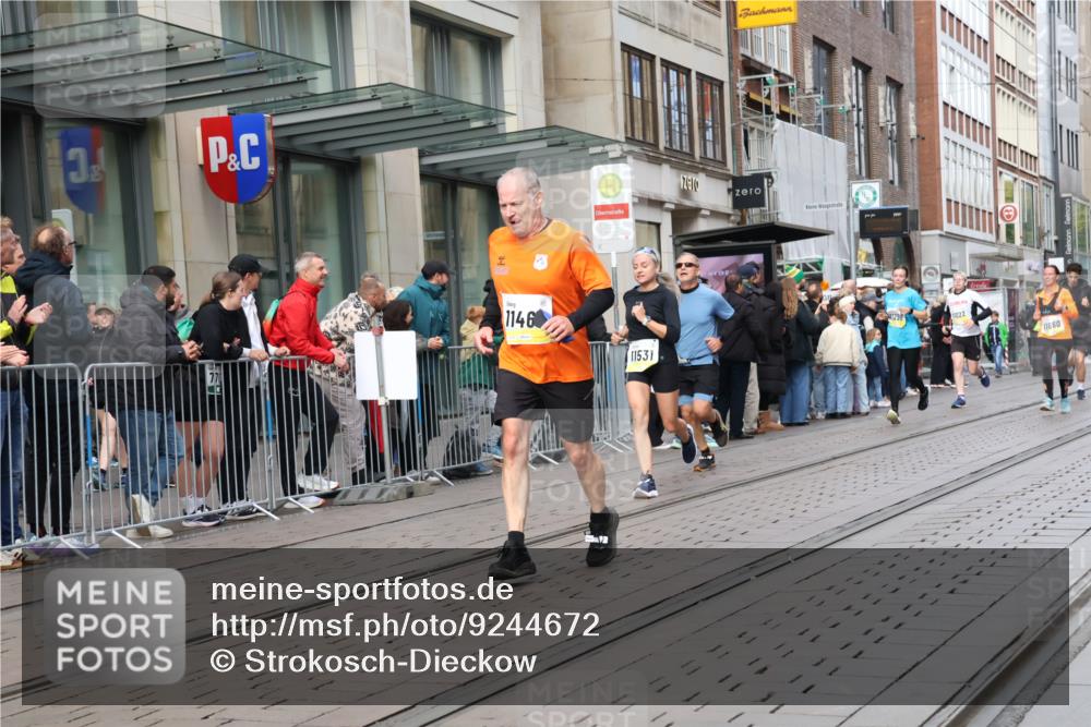 05.10.2025 - 20. swb-Marathon Bremen Strokosch-Dieckow http://msf.ph/oto/9244672 05.10.2025 10:50:07 Ziel 8866, 9267, 9299, 9337, 9578, 9740, 9986, 10022, 10066, 10199, 10251, 10400, 10443, 10537, 10638, 10923, 11022, 11062, 11239, 11241, 11254, 11298, 11344, 11460, 11466, 11531, 11660, 11740, 8866, 9267, 9299, 9337, 9578, 9740, 9986, 10022, 10066, 10199, 10251, 10400, 10443, 10537, 10638, 10923, 11022, 11062, 11239, 11241, 11254, 11298, 11344, 11460, 11466, 11531, 11660, 11740 meine-sportfotos.de