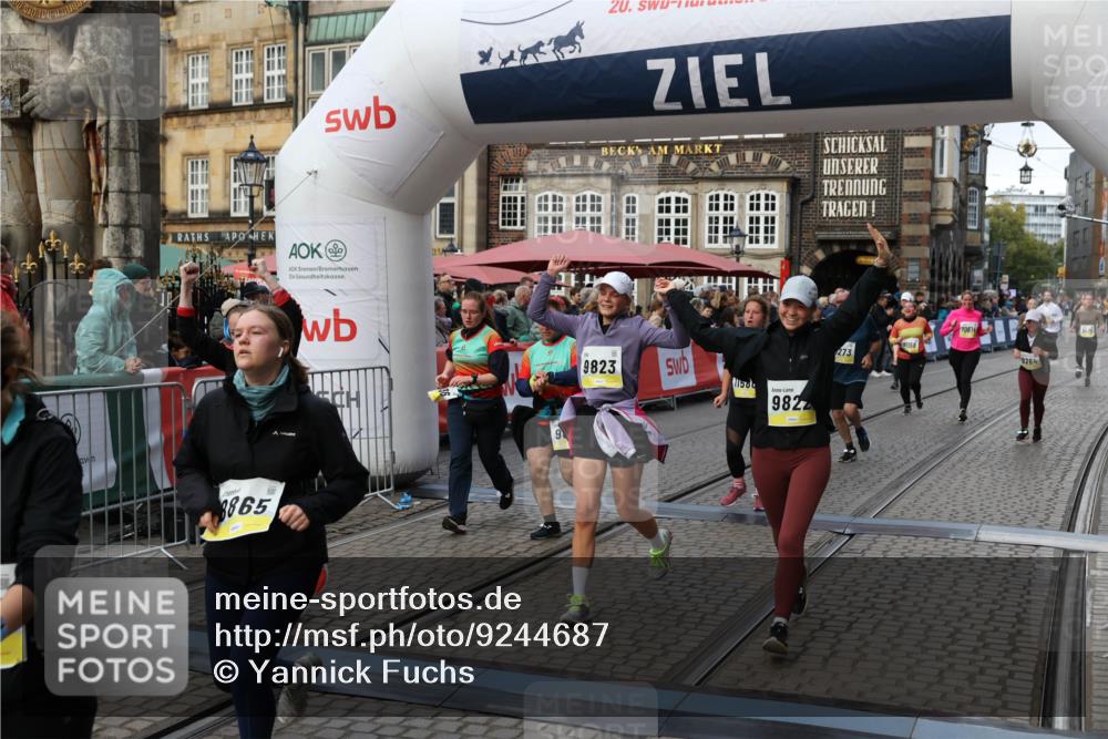 05.10.2025 - 20. swb-Marathon Bremen Yannick Fuchs http://msf.ph/oto/9244687 05.10.2025 11:11:19 Ziel 8865, 9245, 9264, 9273, 9664, 9822, 9823, 9836, 9837, 9948, 10614, 11158, 11257, 11580 meine-sportfotos.de