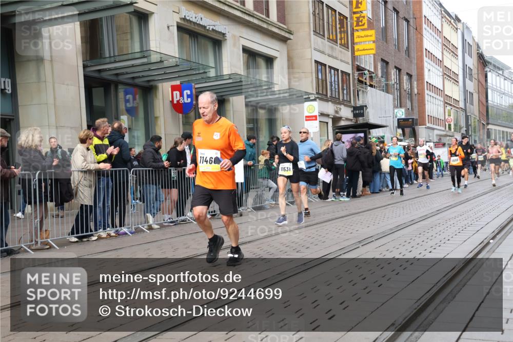 05.10.2025 - 20. swb-Marathon Bremen Strokosch-Dieckow http://msf.ph/oto/9244699 05.10.2025 10:50:07 Ziel 8866, 9267, 9299, 9337, 9578, 9740, 9986, 10022, 10066, 10199, 10251, 10400, 10443, 10537, 10638, 10923, 11022, 11062, 11239, 11241, 11254, 11298, 11344, 11460, 11466, 11531, 11660, 11740, 8866, 9267, 9299, 9337, 9578, 9740, 9986, 10022, 10066, 10199, 10251, 10400, 10443, 10537, 10638, 10923, 11022, 11062, 11239, 11241, 11254, 11298, 11344, 11460, 11466, 11531, 11660, 11740 meine-sportfotos.de