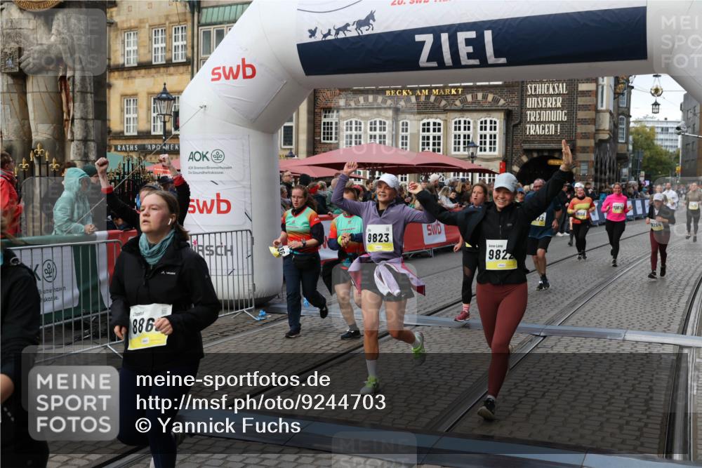 05.10.2025 - 20. swb-Marathon Bremen Yannick Fuchs http://msf.ph/oto/9244703 05.10.2025 11:11:19 Ziel 8865, 9245, 9264, 9273, 9664, 9822, 9823, 9836, 9837, 9948, 10614, 11158, 11257, 11580 meine-sportfotos.de