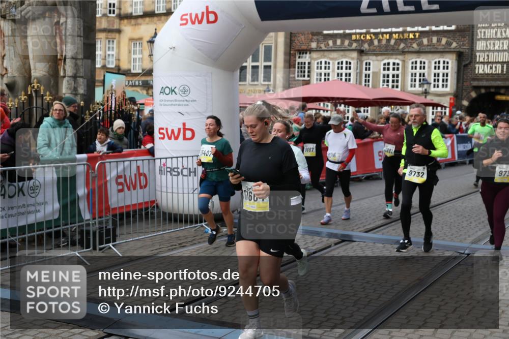 05.10.2025 - 20. swb-Marathon Bremen Yannick Fuchs http://msf.ph/oto/9244705 05.10.2025 11:09:48 Ziel 9001, 9538, 9731, 9732, 9887, 10245, 10316, 10417, 10672, 10881, 10886, 10943, 11407, 11526, 11654, 11655, 11664 meine-sportfotos.de
