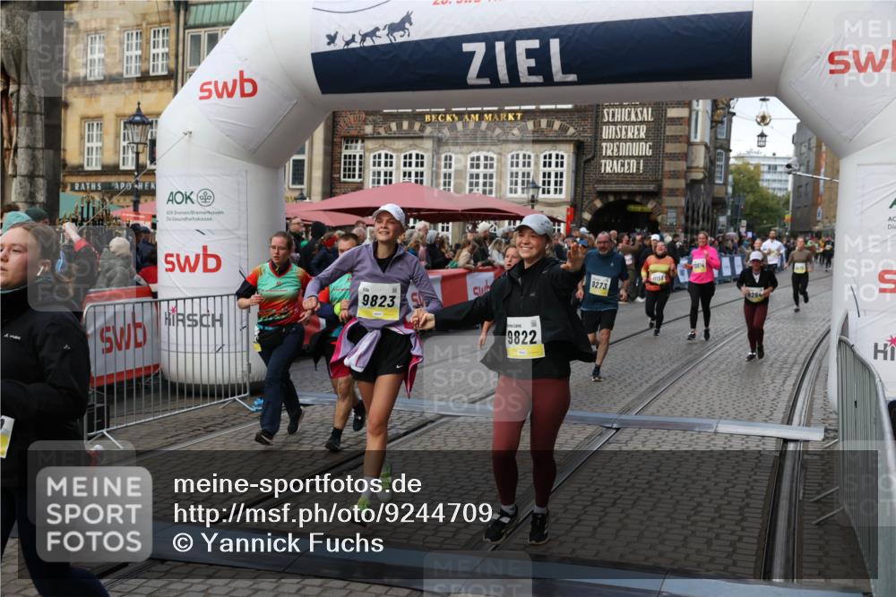 05.10.2025 - 20. swb-Marathon Bremen Yannick Fuchs http://msf.ph/oto/9244709 05.10.2025 11:11:19 Ziel 8865, 9245, 9264, 9273, 9664, 9822, 9823, 9836, 9837, 9948, 10614, 11158, 11257, 11580 meine-sportfotos.de