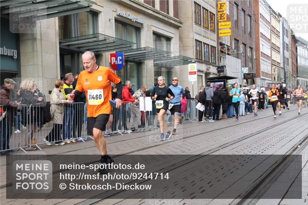 05.10.2025 - 20. swb-Marathon Bremen Strokosch-Dieckow http://msf.ph/oto/9244714 05.10.2025 10:50:07 Ziel 8866, 9267, 9299, 9337, 9578, 9740, 9986, 10022, 10066, 10199, 10251, 10400, 10443, 10537, 10638, 10923, 11022, 11062, 11239, 11241, 11254, 11298, 11344, 11460, 11466, 11531, 11660, 11740, 8866, 9267, 9299, 9337, 9578, 9740, 9986, 10022, 10066, 10199, 10251, 10400, 10443, 10537, 10638, 10923, 11022, 11062, 11239, 11241, 11254, 11298, 11344, 11460, 11466, 11531, 11660, 11740 meine-sportfotos.de